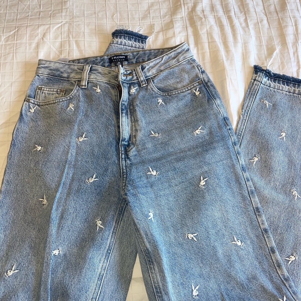 Playboy By PacSun Raining Bunnies '90s Boyfriend
High Waisted Jeans Sz 25